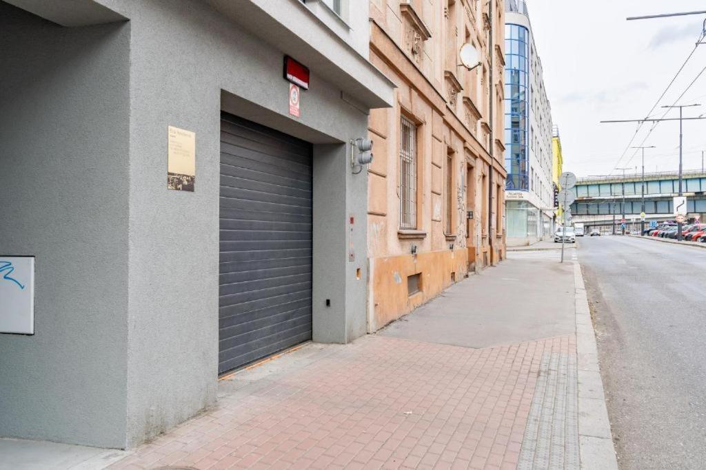 Brand New Two Room Apartment #23 With Free Parking In The City Center - Prague — Photos 1